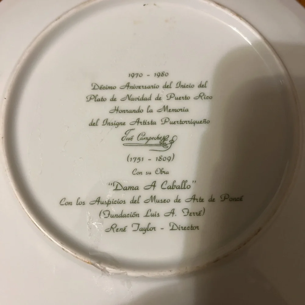 White and Green‎ Dinnerware Collection for Elegant Dining